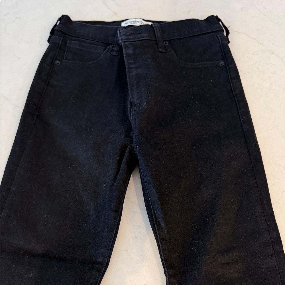 Abercrombie & Fitch the skinny high rise 4s